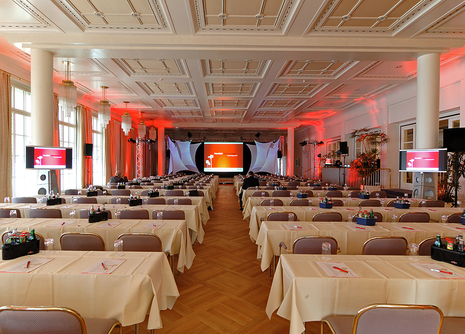 Architekturfotografie_Frank_Fremerey_Grandhotel_Petersberg_Bonn_Konferenzsaal_mit_Lichtregie_Grandhotel_Conference_Room_with_lightshow